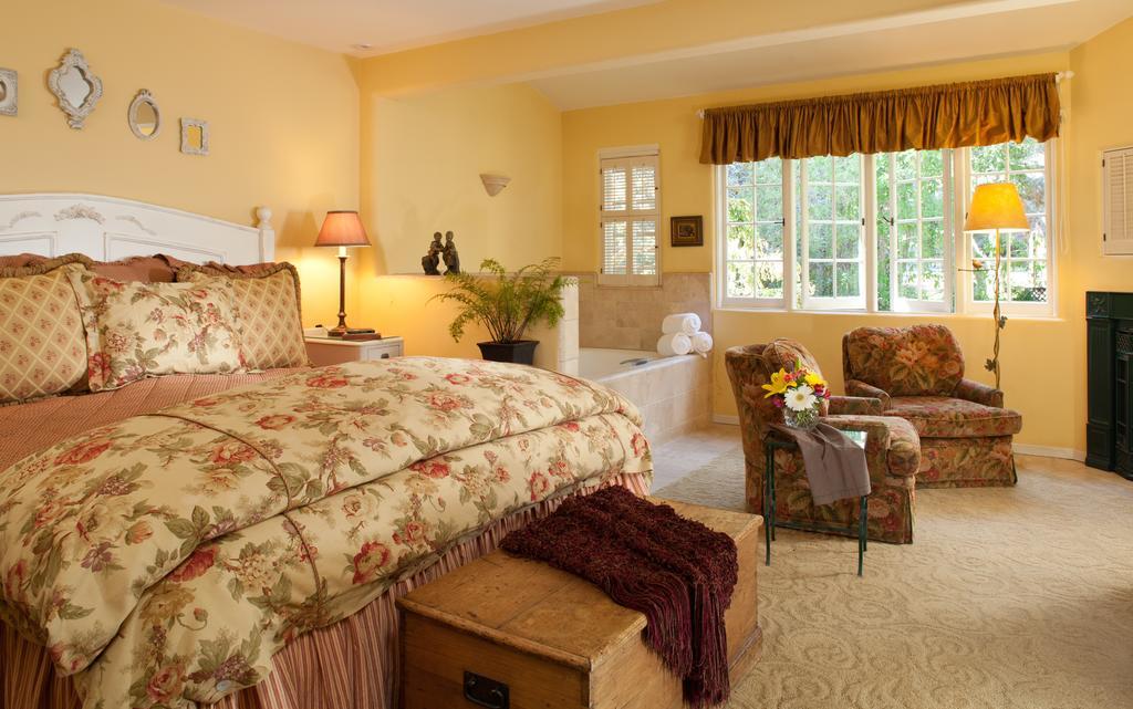 Old Monterey Inn Room photo